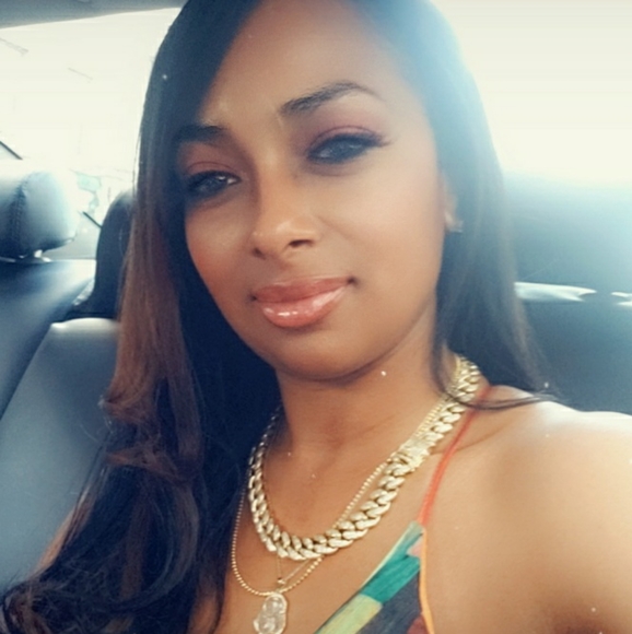 Meet your Posher, Joi - Picture 2 of 2